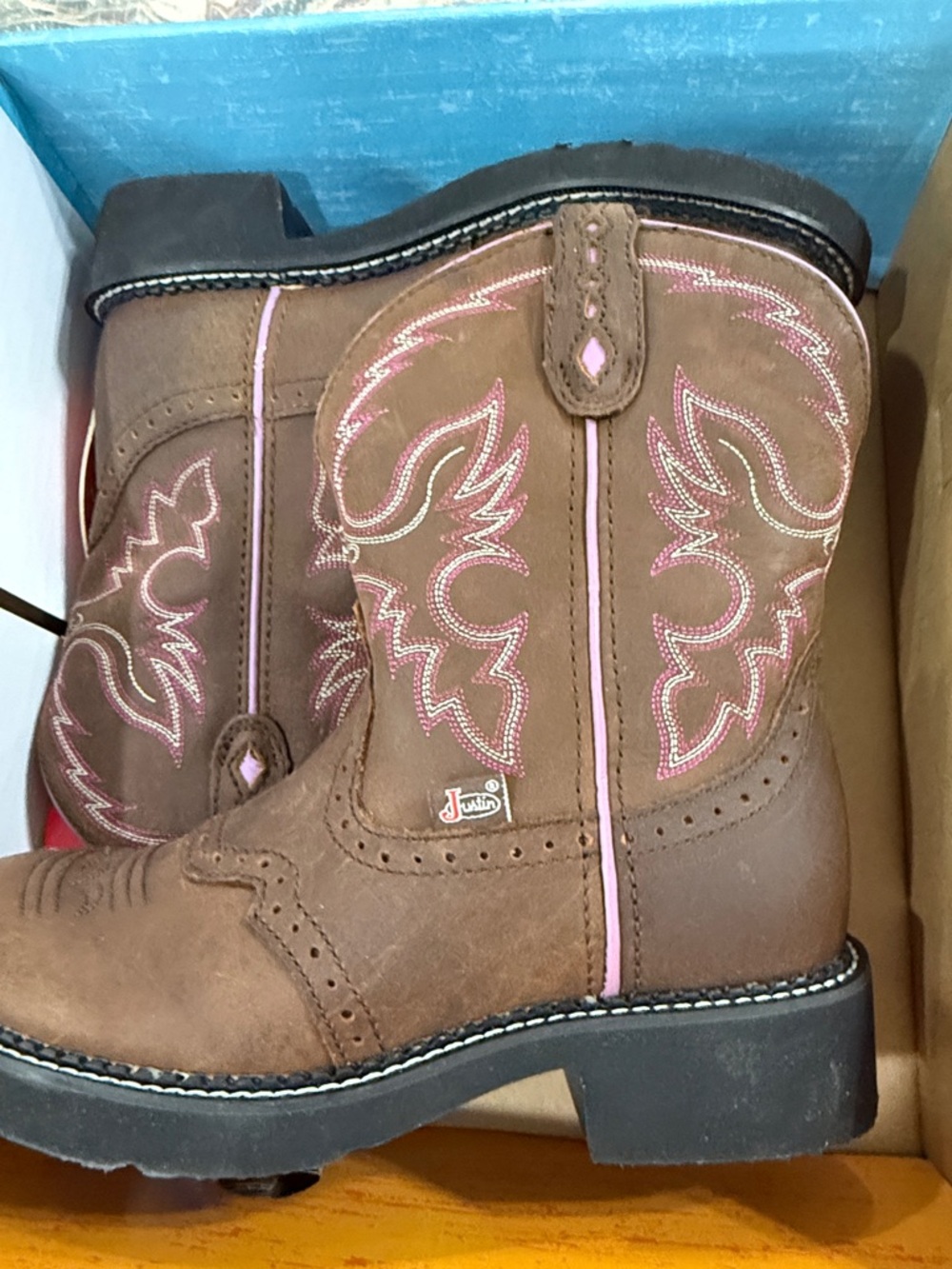 Justin Boots Brown womens Western Boots with Pink Stitching size 7